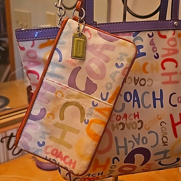 COACH SET "GRAFFITI" BAG/CLUTCH - Picture 4 of 9